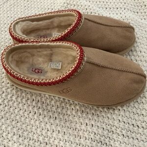 UGG Women's Tasman Sand/Dark Cherry size 10